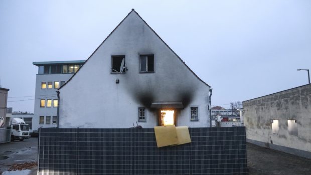 Pět obětí si vyžádal požár, který v sobotu ráno zachvátil rodinný dům v Norimberku na severu Bavorska
