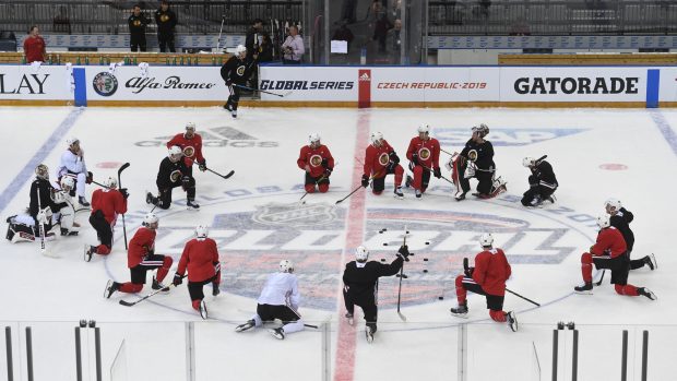 Hokejisté Chicaga Blackhaws se připravují na úvodní zápas sezony NHL v Praze