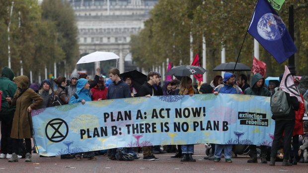 Protesty klimatických aktivistů z hnutí Extinction Rebellion v Londýně.