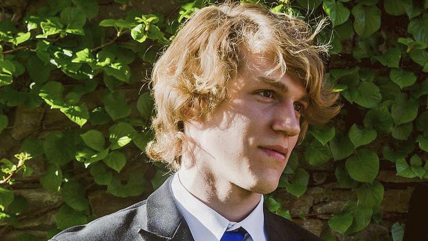 Jedenadvacetiletý student Riley Howell se postavil střelci, čímž zachránil životy ostatních studentů a umožnil policii útočníka dopadnout.