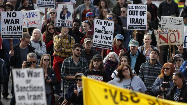 Protestující v Denveru proti událostem v Iráku a Íránu