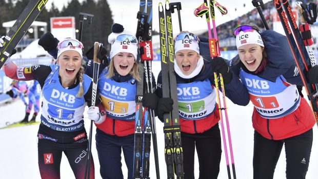 Radost norské ženské štafety z vítězství ve Světovém poháru