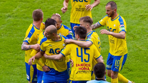 Fotbalisté Teplic slaví gól do sítě Liberce