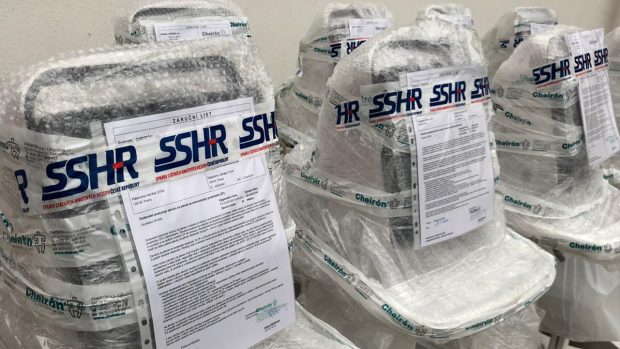 Státní správa hmotných rezerv posílá na žádost nemocnice do Uherského Hradiště deset plicních ventilátorů ze skladu v Sedlčanech.