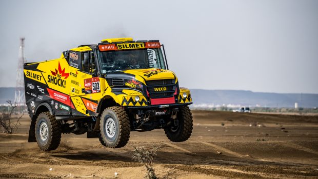 Pilot kamionu Iveco Martin Macík obsadil v prologu 43. ročníku Rallye Dakar třetí místo