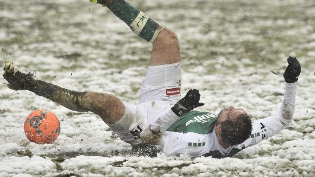 Jablonec vyzval v 16. kole Příbram na trávníku, který měl k fotbalovému ideálu hodně daleko.