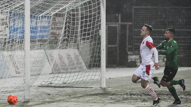 Počasí v těchto dnech fotbalu na českých stadionech nepřeje