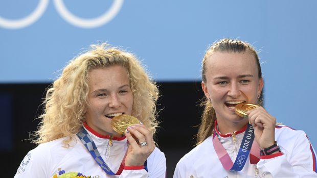 Kateřina Siniaková a Barbora Krejčíková se zlatými medailemi.