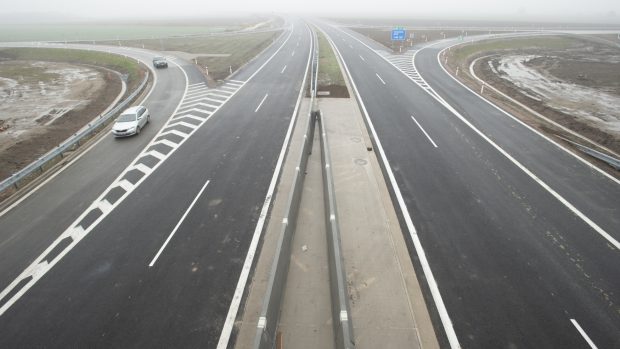 Ředitelství silnic a dálnic ve středu otevřelo úsek dálnice D35 mezi Opatovicemi nad Labem a Časy na Pardubicku