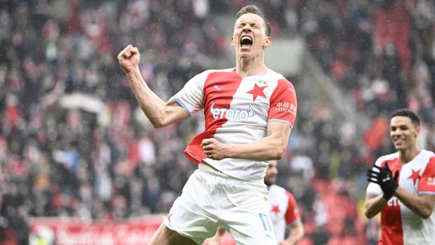 Lukáš Provod ze Slavie se raduje z gólu