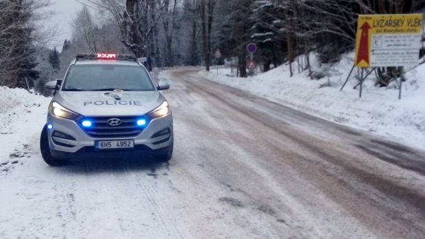 Policie na Šerlichu pod hřebenem Orlických hor.