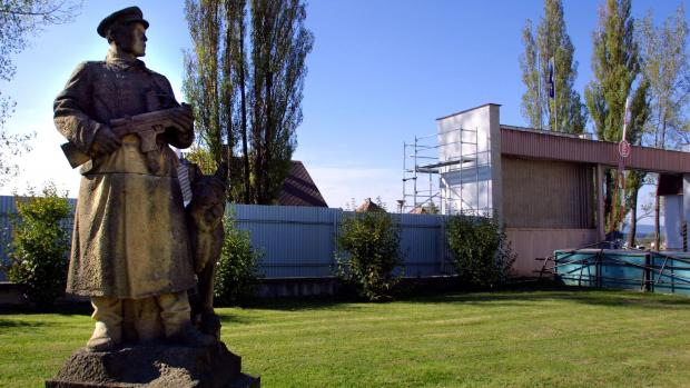 Chebský pomník pohraniční stráže  s názvem Na stráži míru