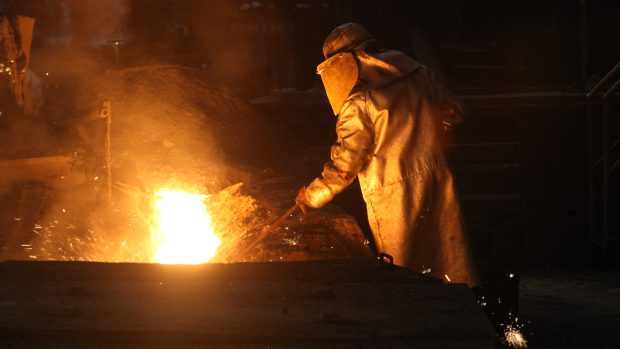 Skupina ArcelorMittal indického miliardáře Lakšmího Mittala dokončila prodej ostravské huti. Od pondělí přebírá řízení ostravského podniku skupina Liberty Steel z globálního koncernu GFG Alliance britského podnikatele s indickými kořeny Sanjeeva Gupty