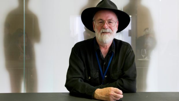 Britský spisovatel Terry Pratchett (na snímku z roku 2012)