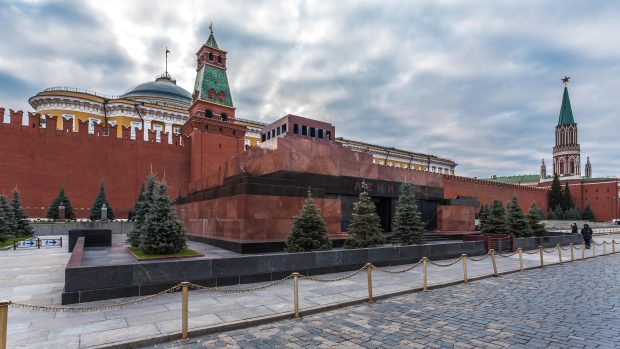 Mauzoleum u Kremlu, ve kterém leží Leninovi nabalzamované ostatky