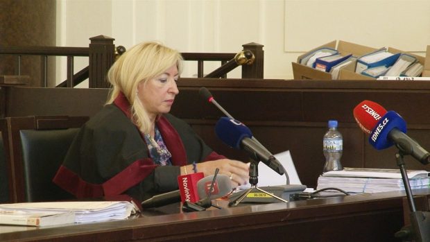 Státní zástupkyně Dagmar Máchová a detektiv Igor Gáborík podle policie vynášeli informace z více případu, než se dosud vědělo.