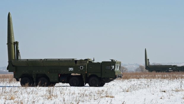 Taktický ruský raketový systém krátkého doletu Iskander-M během vojenského cvičení v roce 2016