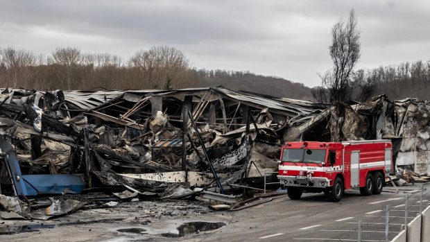 Škody po požáru hal v Mladé Boleslavi