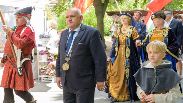 Starosta Jaroslav Červinka na historické slavnosti v Poděbradech letos v červnu