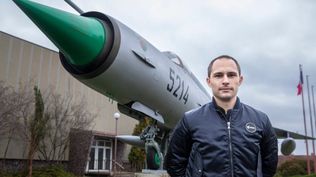 Člen záložního týmu astronautů Evropské kosmické agentury Aleš Svoboda během tiskové konference na 21. základně taktického letectva Čáslav.