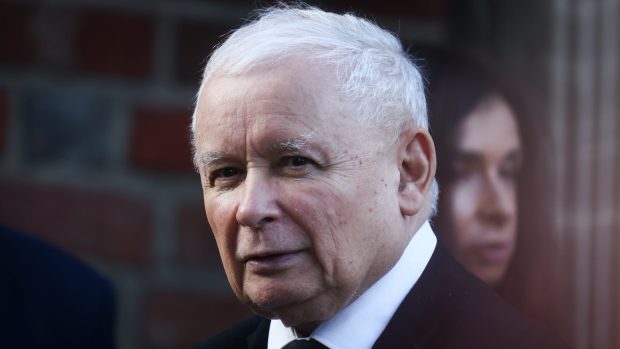 Vicepremiér Jaroslaw Kaczyński z vládní strany Právo a spravedlnost (PiS)