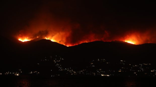 Požáry v Řecku zasáhly také ostrov Korfu