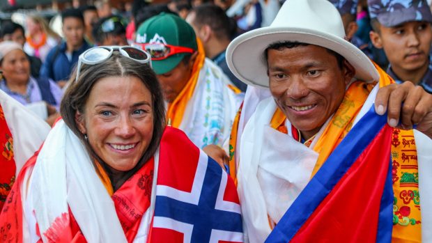 Norská horolezkyně Harilaová výstupem na K2 vytvořila rekord, když dokázala společně se svým nepálským kolegou zdolat 14 nejvyšších hor světa za 92 dní