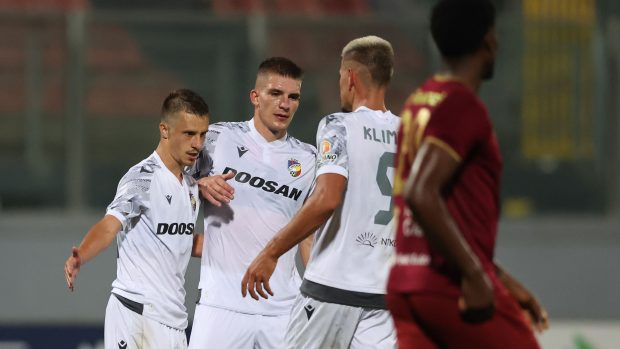 Fotbalista Viktorie Plzeň Adam Vlkanova se raduje ze vstřeleného gólu v odvetném utkání proti Gzíře