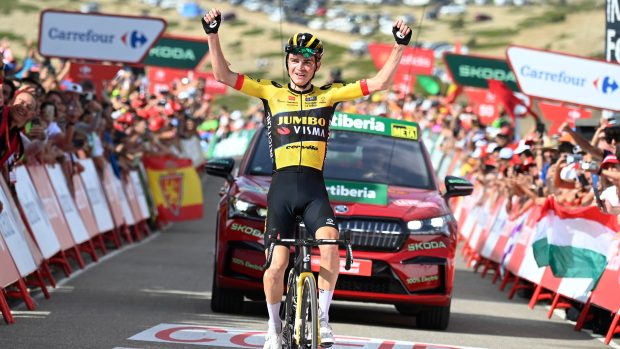 Cyklista Sepp Kuss slaví vítězství v 6. etapě Vuelty