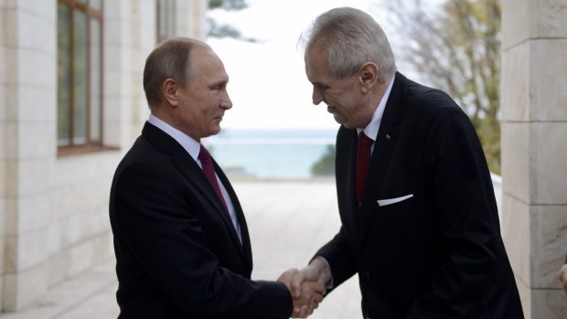 Prezident Miloš Zeman při setkání se svým ruským protějškem Vladimirem Putinem v Soči (listopad 2017)
