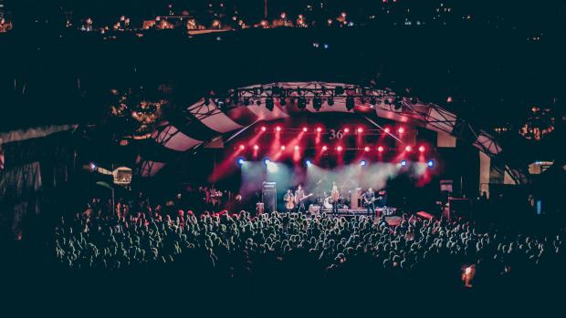 Koncertní premiéry v závěru léta. Vrací se kanadští rockeři Japandroids i nezávislí alternativci Deerhoof.