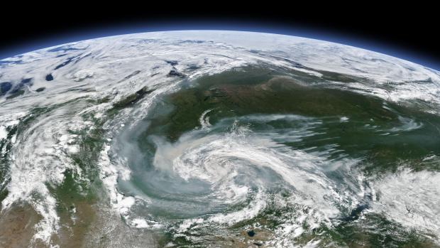 Zřetelně viditelný dým z rozsáhlých požárů na Sibiři