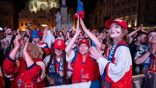 Fanoušci na Staroměstském náměstí v Praze fandili hokejistům v souboji o zlato