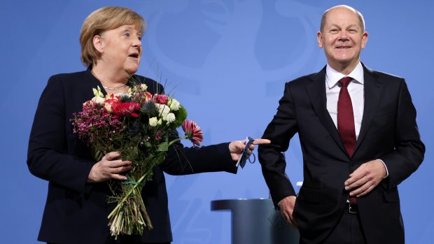 Olaf Scholz převzal štafetu po Angele Merkelové a stal se novým německým kancléřem
