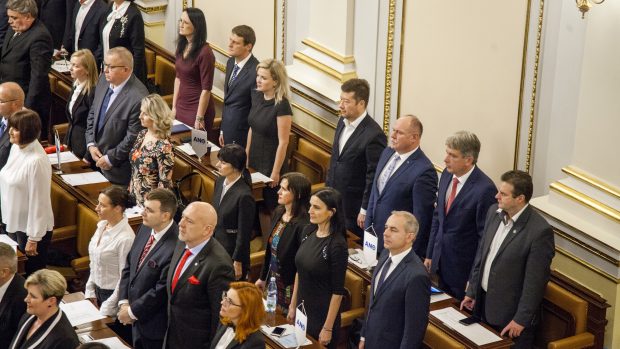 Poslanecká sněmovna se poprvé v nové povolebním uspořádání sešla 20. listopadu