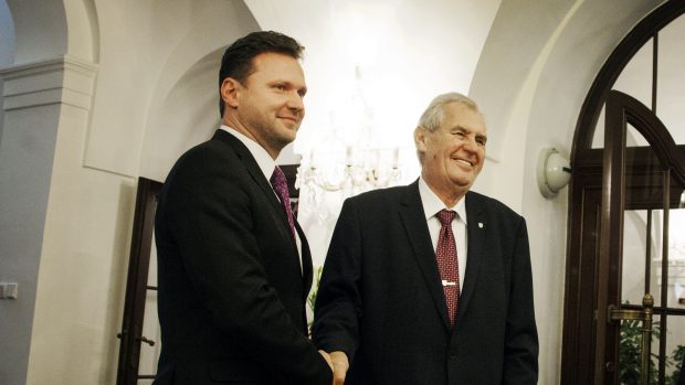 Předseda sněmovny Radek Vondráček z hnutí ANO a prezident Miloš Zeman