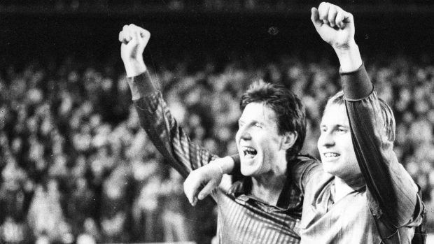 Jozef Chovanec a Horst Siegl 1. dubna v roce 1992, když v zápase Ligy mistrů porazili slavnou Barcelonu.