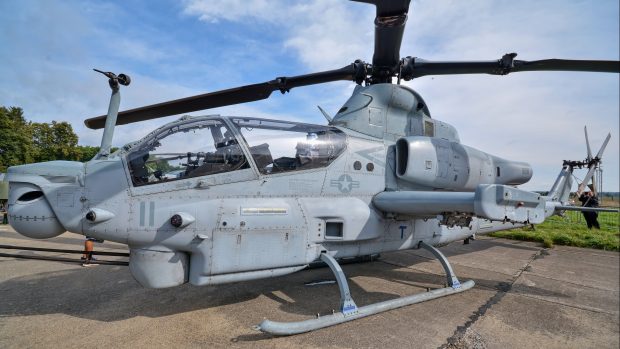 Bell AH-1Z Viper. Česká republika z USA kupuje osm víceúčelových vrtulníků UH-1Y Venom a čtyři bitevní AH-1Z Viper