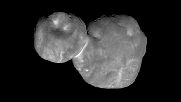 Planetka Ultima Thule podle vědců sněhuláka nepřipomíná.