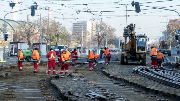 Probíhající stavební a úpravové práce tramvajového kolejiště, Praha