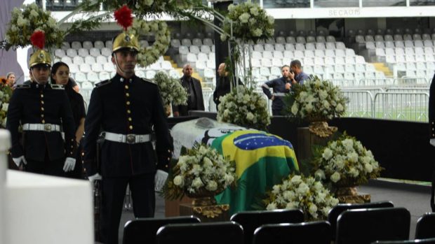 Rozloučení s Pelém na stadionu v Santosu