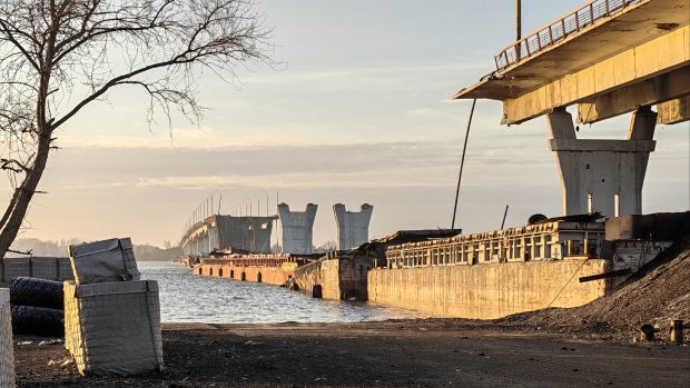 Zničený Antonivský most