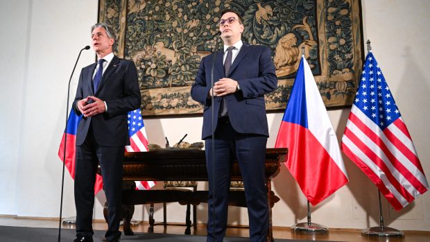 Český ministr zahraničí Jan Lipavský (Piráti) se svým americkým protějškem Antonym Blinkenem (vlevo) potkal už ve čtvrtek