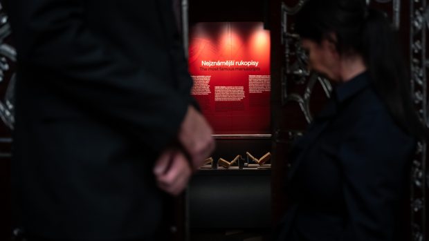 K výročí 900 let od úmrtí kronikáře Kosmase pořádá Národní knihovna v pražském Klementinu ojedinělou výstavu i s ručními opisy Kosmovy kroniky