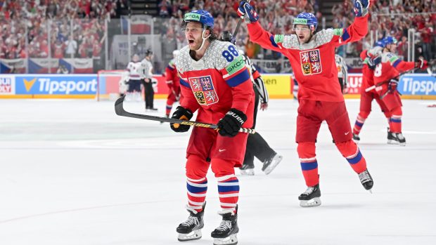 Čeští hokejisté porazili na mistrovství světa USA a zahrají si semifinále