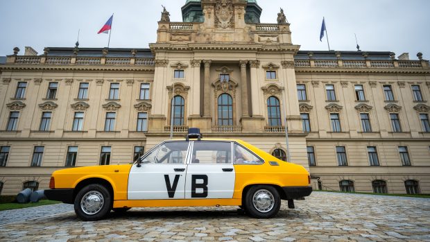 O víkendu si budou moct návštěvníci Strakovy akademie, sídla vlády, prohlédnout vozidla z 80. let minulého století