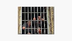 okno s vězni