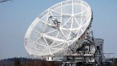 Velká vědecká satelitní anténa