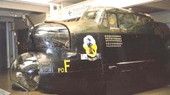 Příď britského bombardovacího letounu Avro Lancaster v muzeu