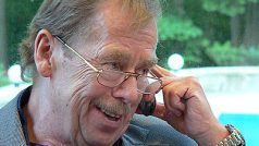 Václav Havel telefonující